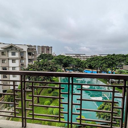 Appartamento Acacia Estates' The Getaway Taguig Jade Tower Manila Esterno foto
